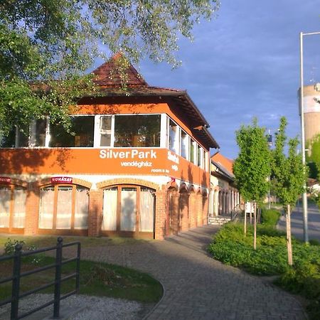 Silver Park Vendégház Berettyóújfalu Extérieur photo